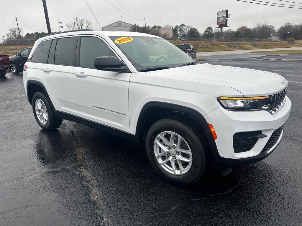 new 2025 Jeep Grand Cherokee car, priced at $41,080