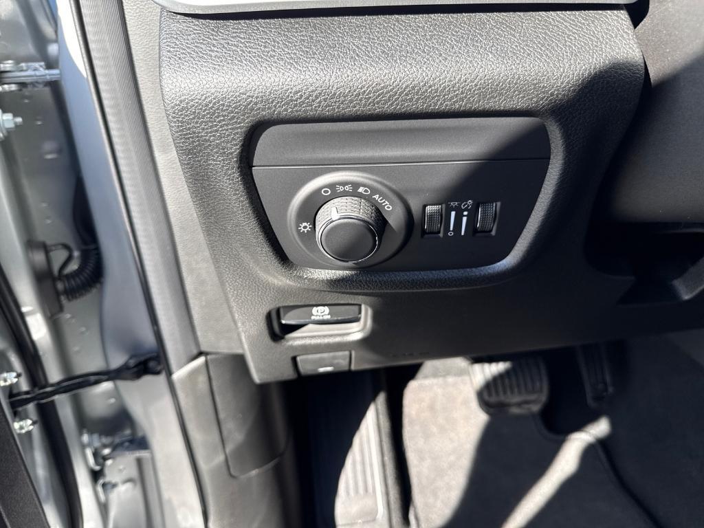 new 2025 Jeep Grand Cherokee car, priced at $47,598