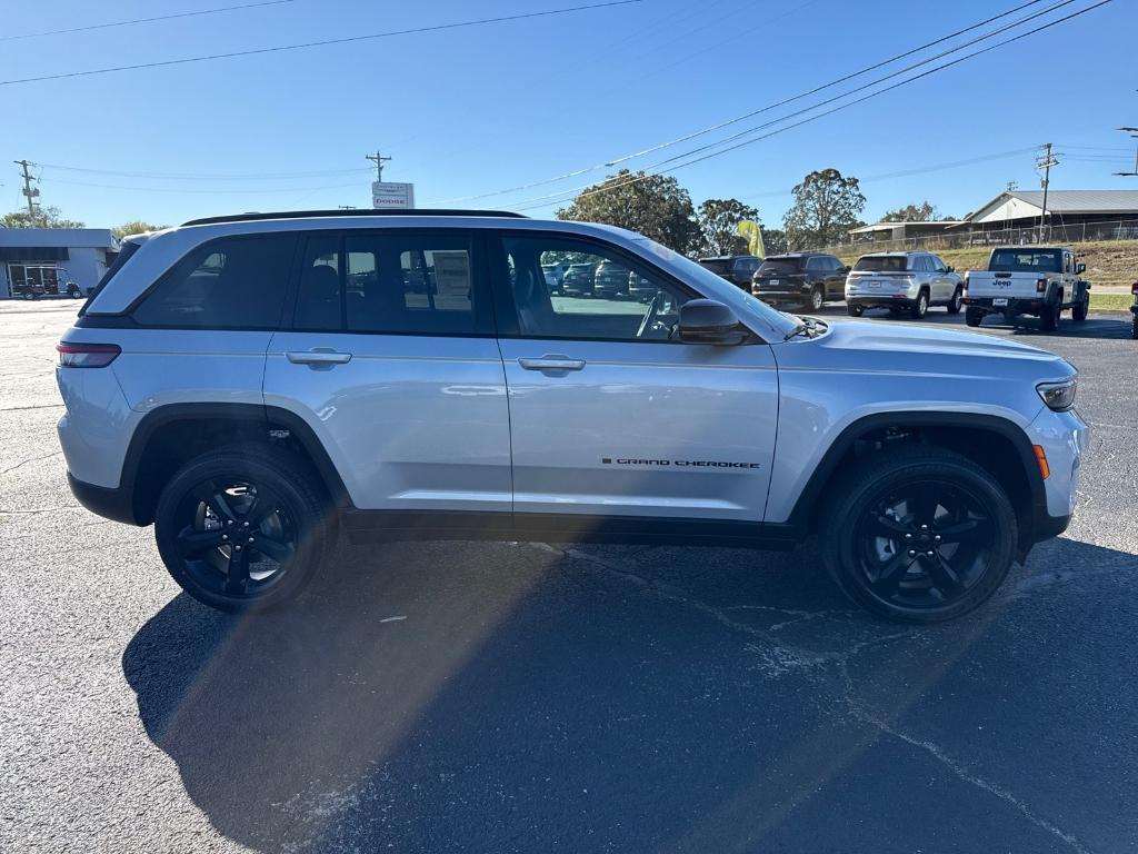 new 2025 Jeep Grand Cherokee car, priced at $47,598