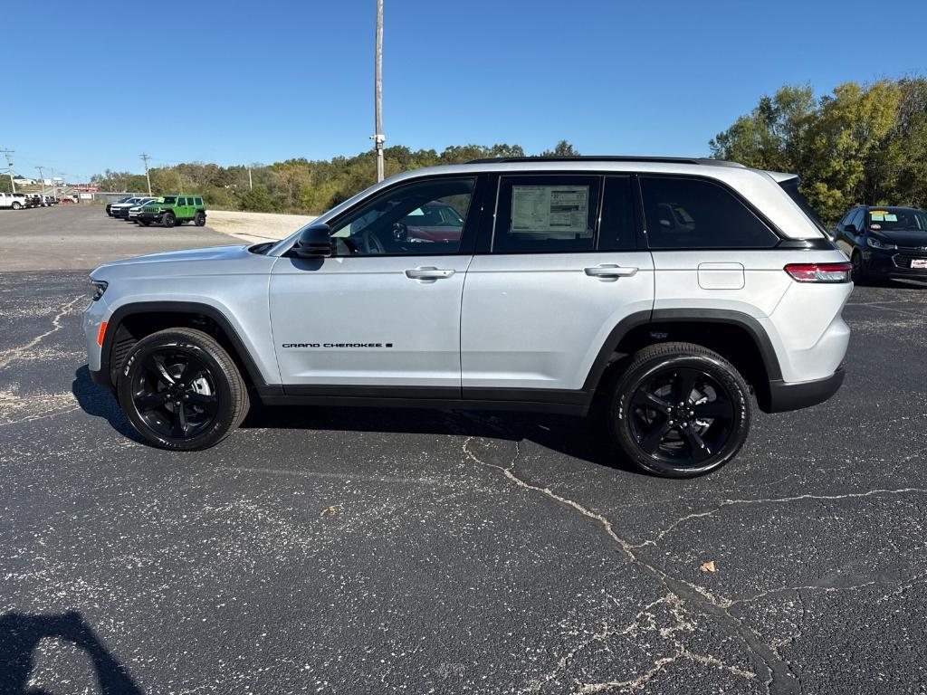 new 2025 Jeep Grand Cherokee car, priced at $47,598