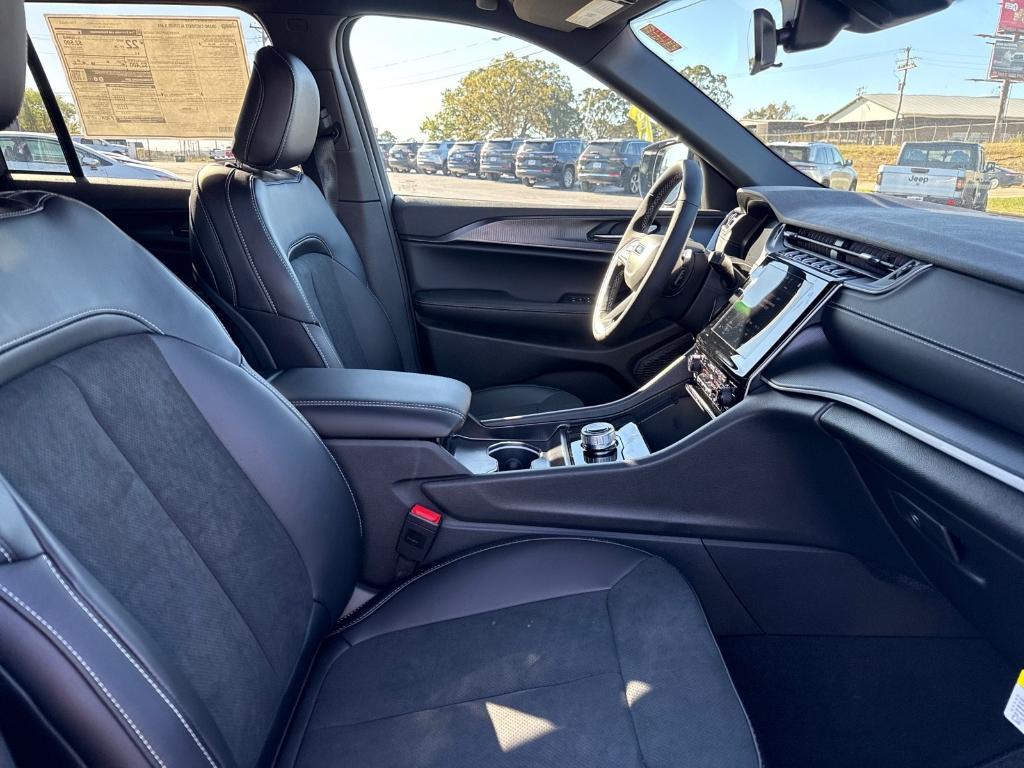 new 2025 Jeep Grand Cherokee car, priced at $47,598