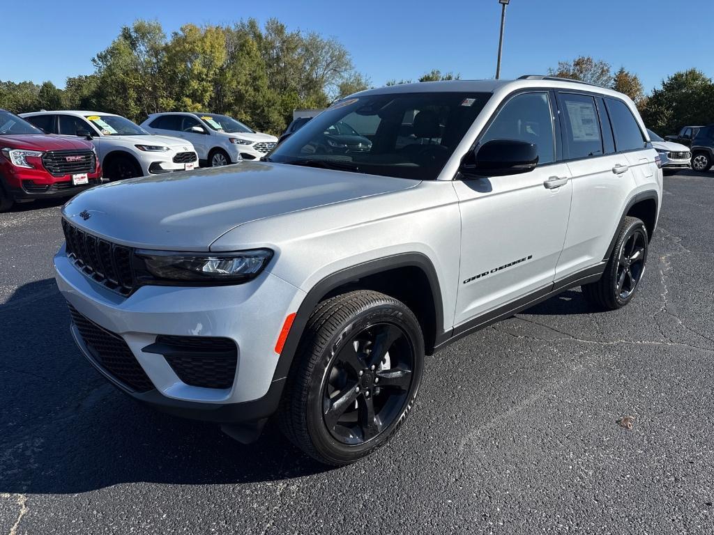 new 2025 Jeep Grand Cherokee car, priced at $47,598
