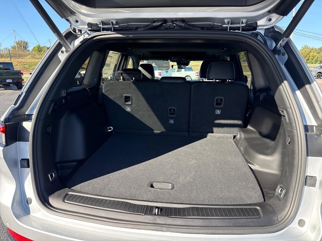 new 2025 Jeep Grand Cherokee car, priced at $47,598