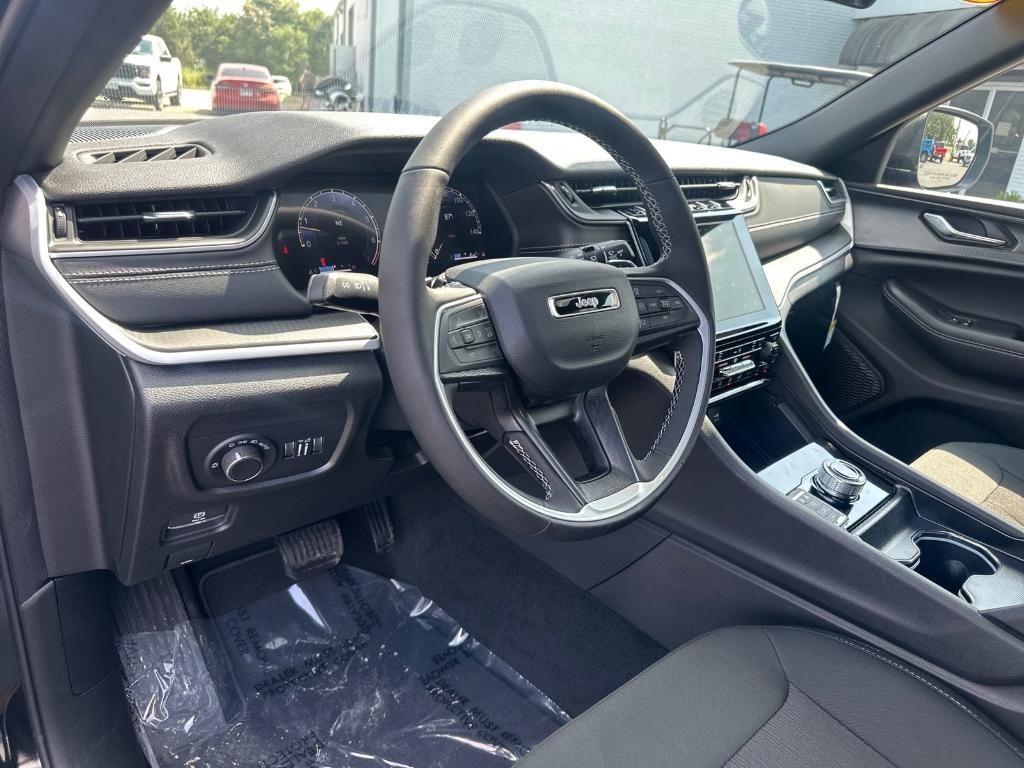 new 2025 Jeep Grand Cherokee L car, priced at $45,095