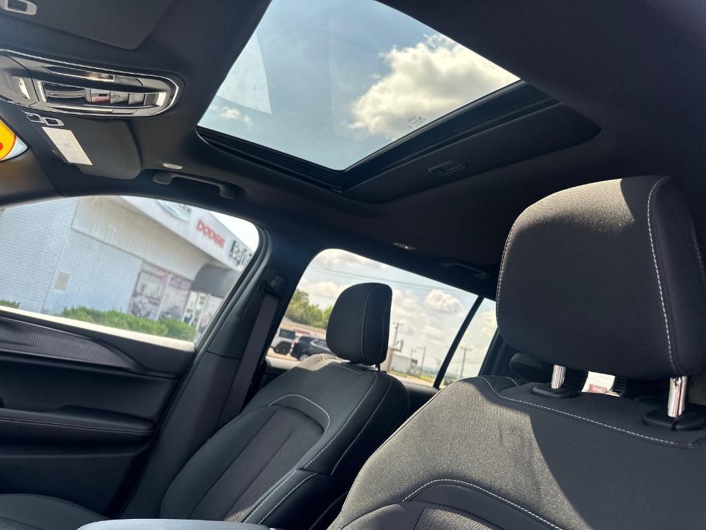 new 2025 Jeep Grand Cherokee L car, priced at $45,095