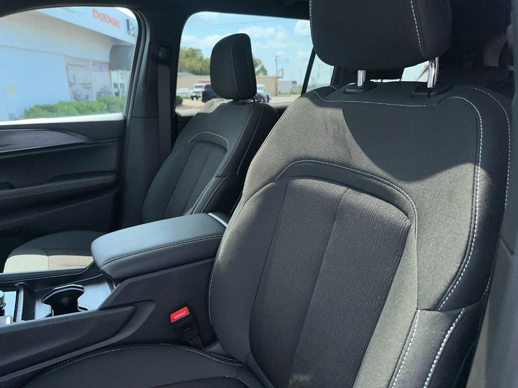 new 2025 Jeep Grand Cherokee L car, priced at $45,095