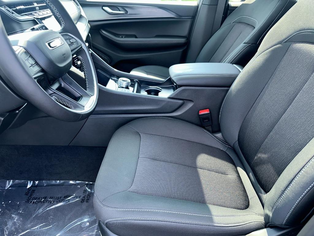 new 2025 Jeep Grand Cherokee L car, priced at $45,095