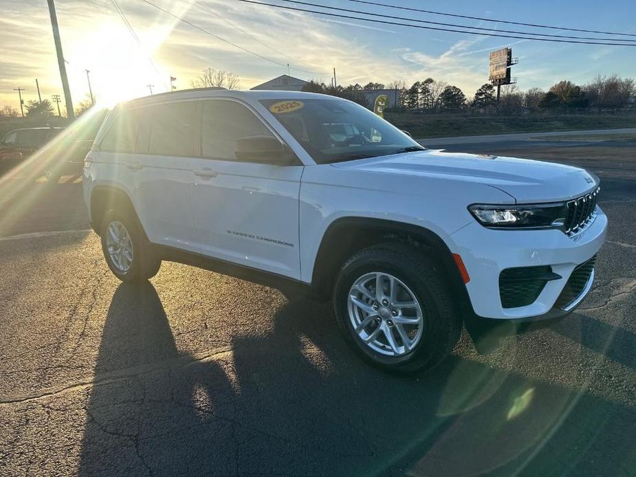 new 2025 Jeep Grand Cherokee car, priced at $42,075