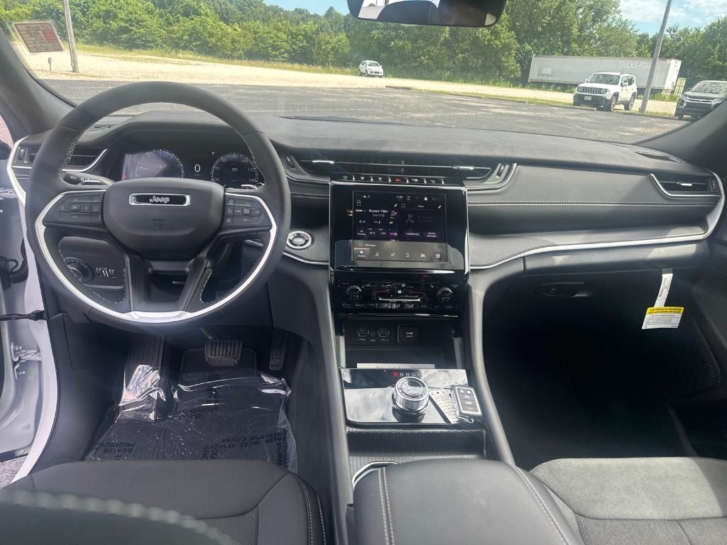new 2025 Jeep Grand Cherokee L car, priced at $43,924