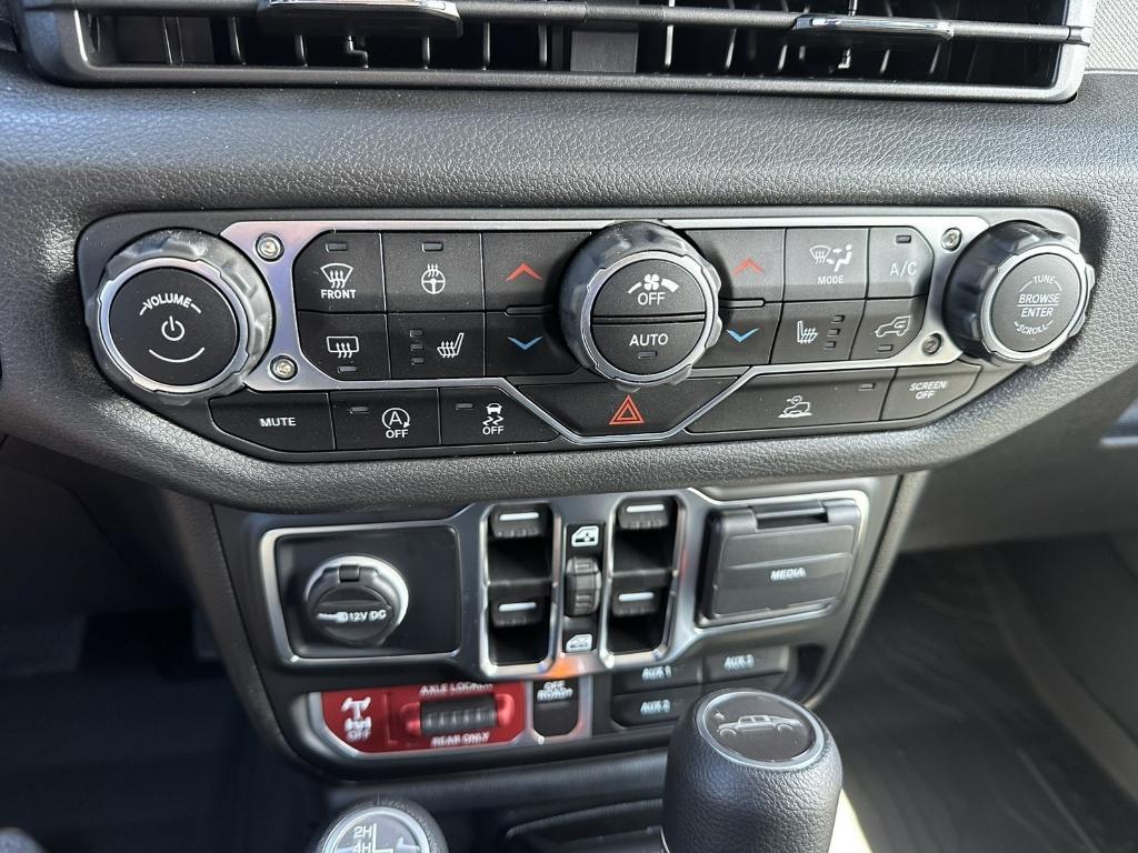new 2025 Jeep Gladiator car, priced at $50,940