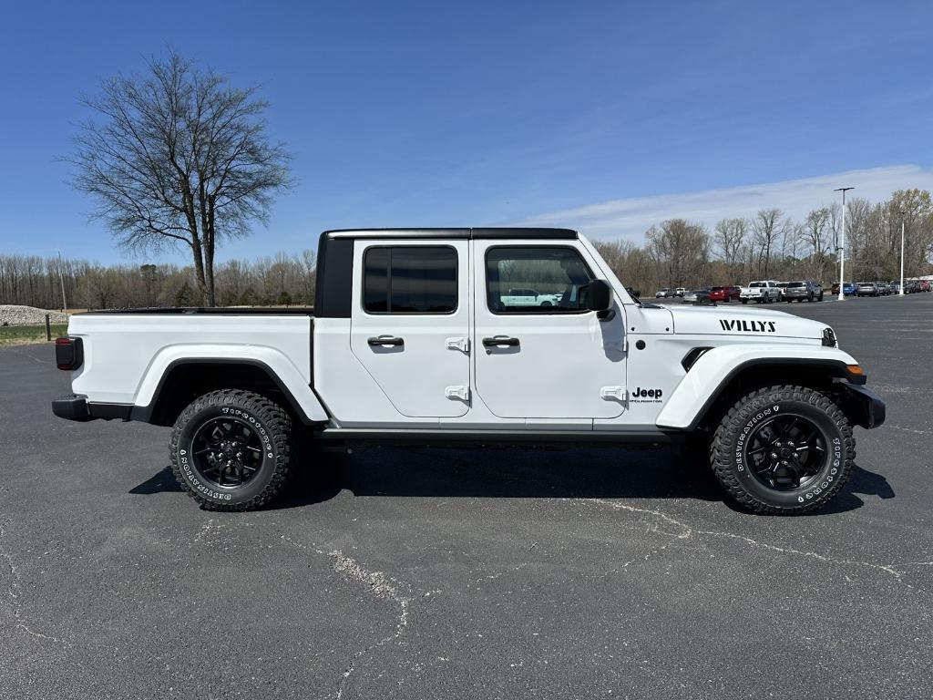 new 2025 Jeep Gladiator car, priced at $50,940