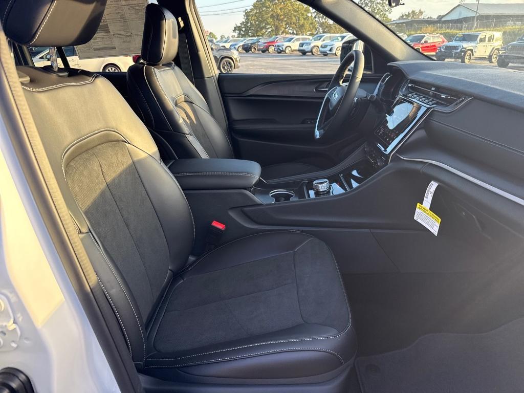 new 2025 Jeep Grand Cherokee car, priced at $46,330