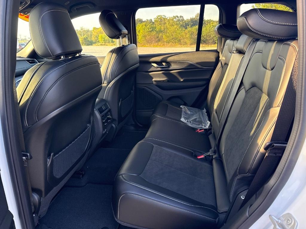 new 2025 Jeep Grand Cherokee car, priced at $46,330