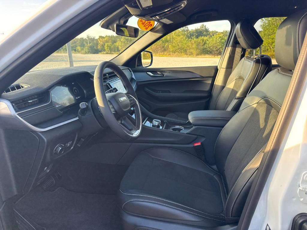 new 2025 Jeep Grand Cherokee car, priced at $46,330