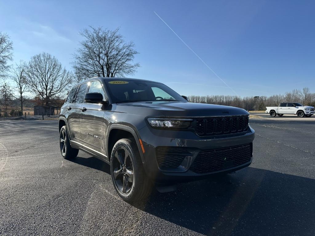 new 2025 Jeep Grand Cherokee car, priced at $48,175
