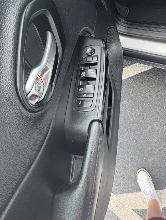 used 2023 Jeep Cherokee car, priced at $25,377
