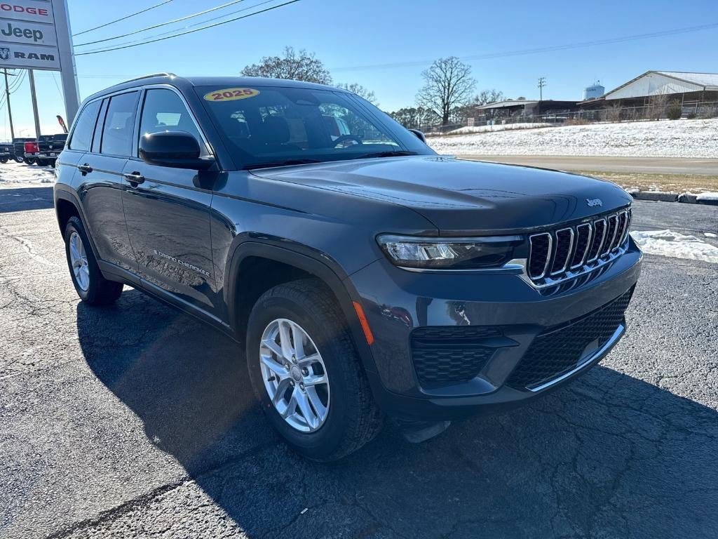 new 2025 Jeep Grand Cherokee car, priced at $43,427