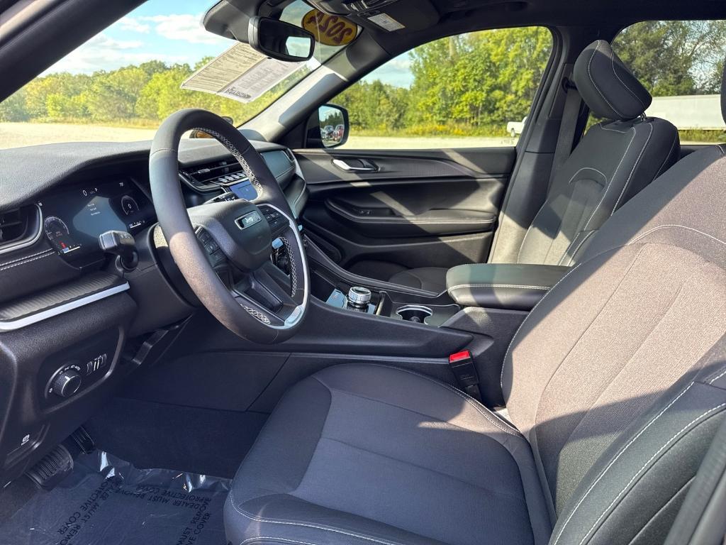 used 2024 Jeep Grand Cherokee car, priced at $37,270
