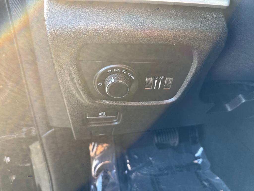 used 2024 Jeep Grand Cherokee car, priced at $37,270