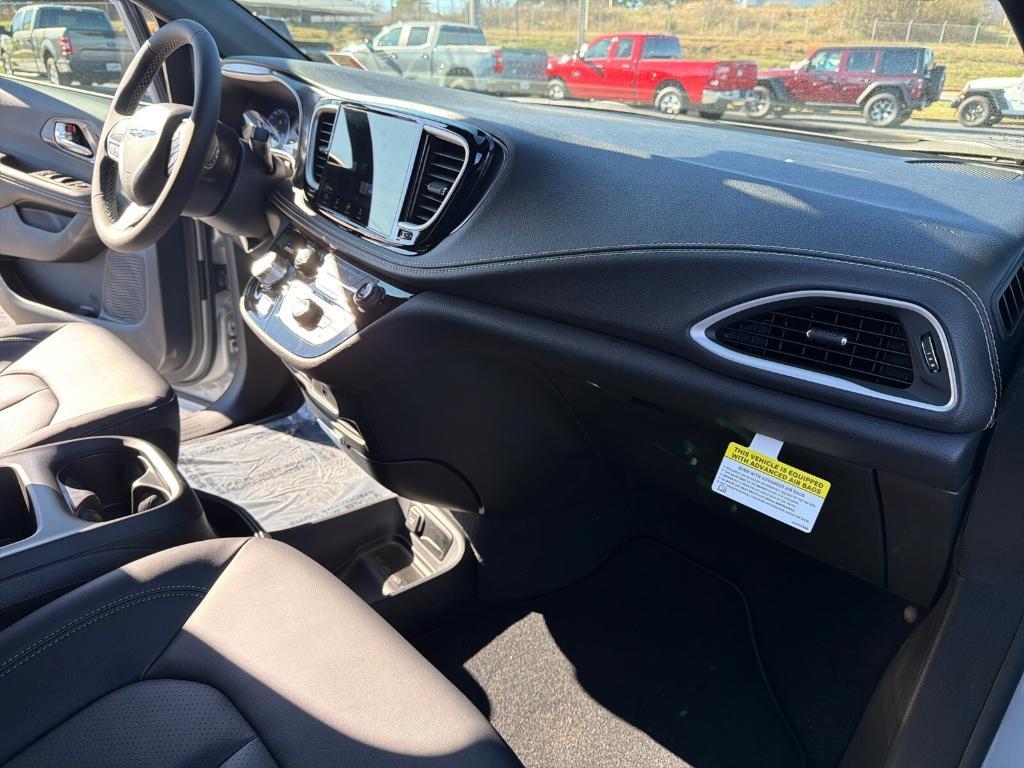 new 2026 Chrysler Pacifica car, priced at $46,278