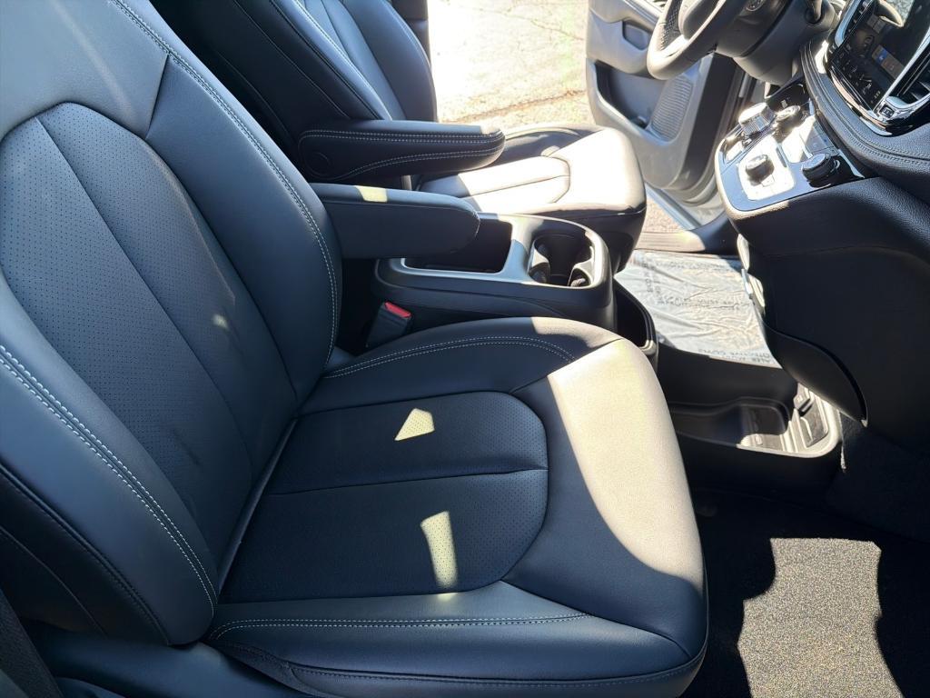 new 2026 Chrysler Pacifica car, priced at $46,278