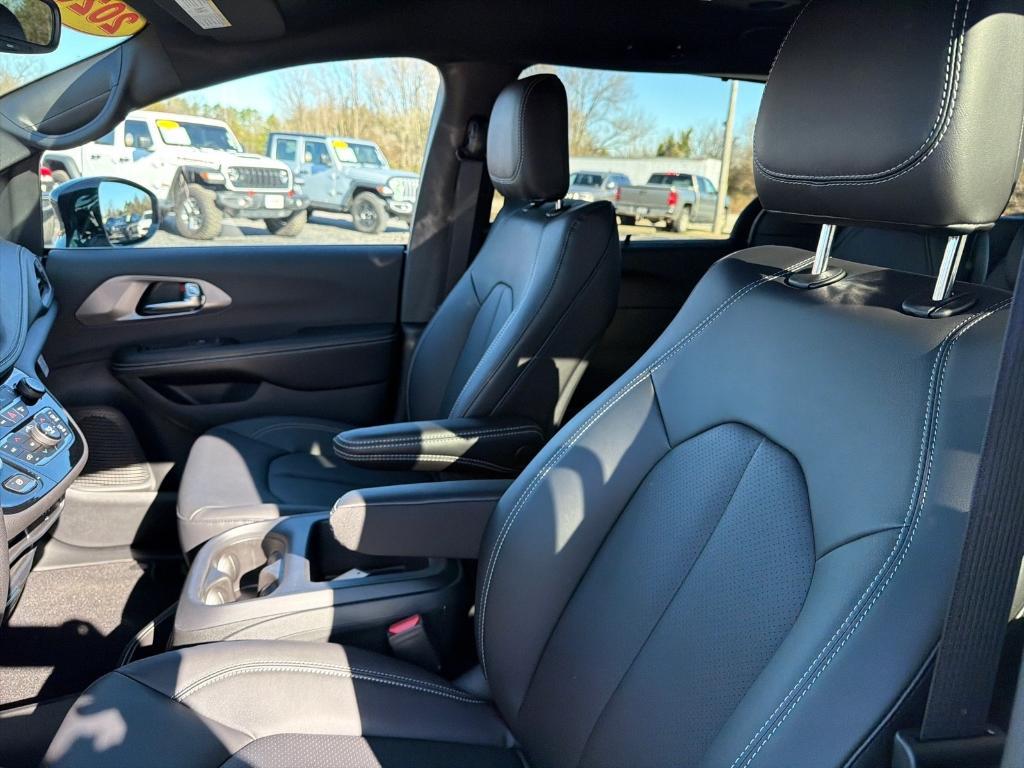 new 2026 Chrysler Pacifica car, priced at $46,278