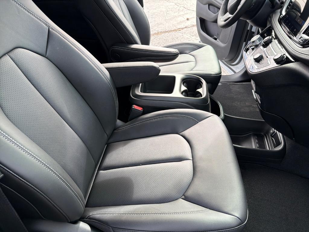 new 2026 Chrysler Pacifica car, priced at $45,783