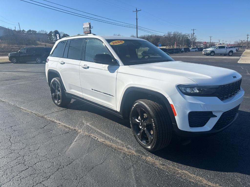 new 2025 Jeep Grand Cherokee car, priced at $46,580