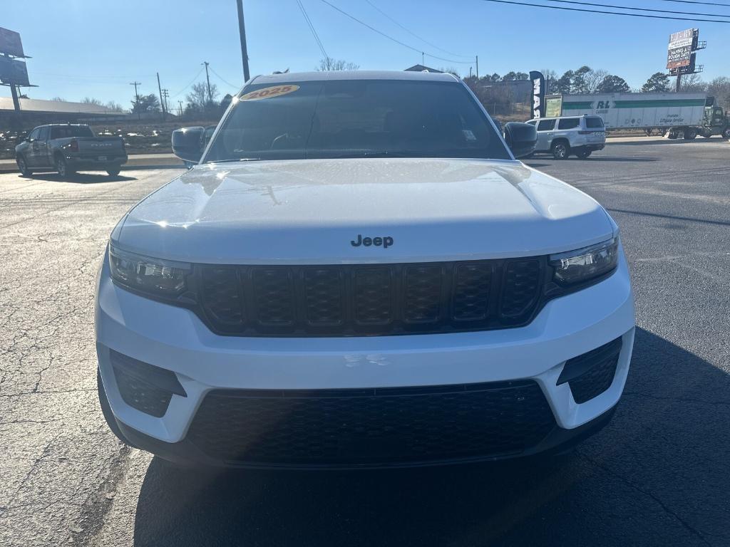 new 2025 Jeep Grand Cherokee car, priced at $46,580