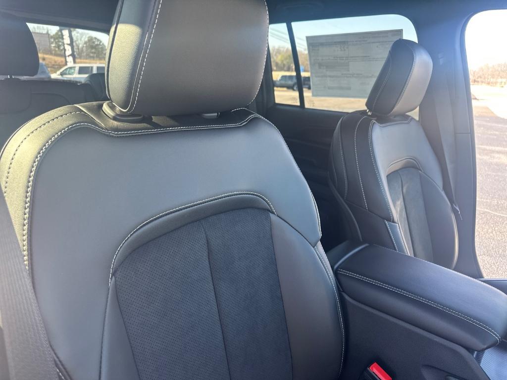 new 2025 Jeep Grand Cherokee car, priced at $46,644