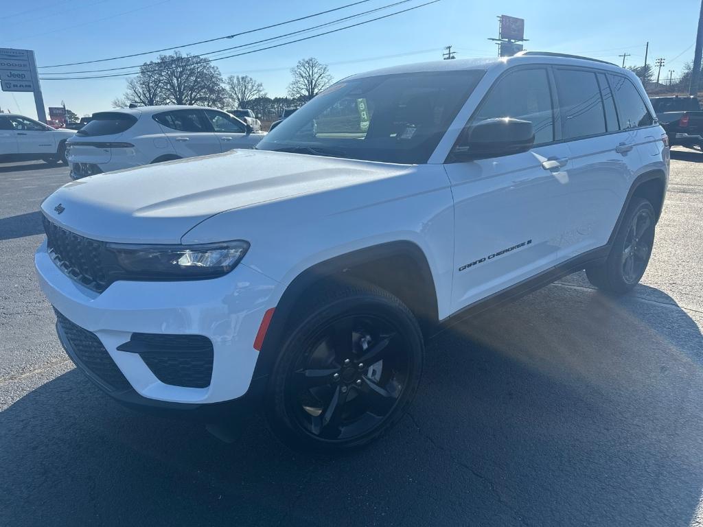 new 2025 Jeep Grand Cherokee car, priced at $46,580