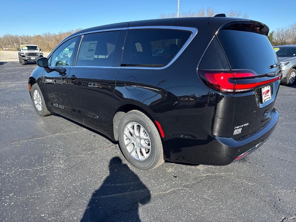 new 2026 Chrysler Pacifica car, priced at $45,783