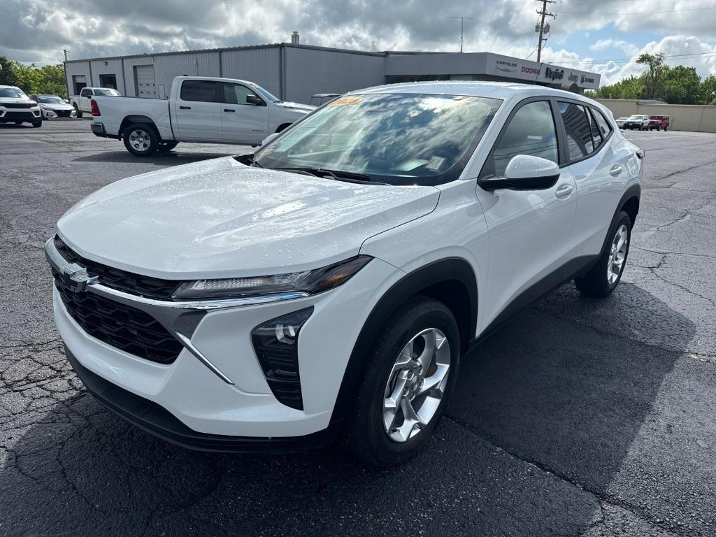 used 2025 Chevrolet Trax car, priced at $25,874
