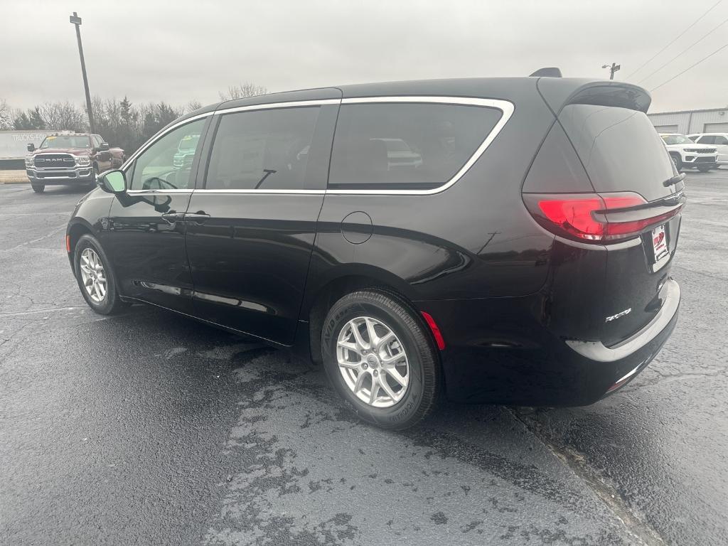 new 2025 Chrysler Pacifica car, priced at $43,645