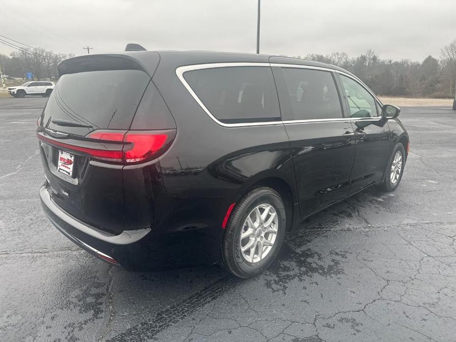 new 2025 Chrysler Pacifica car, priced at $43,645