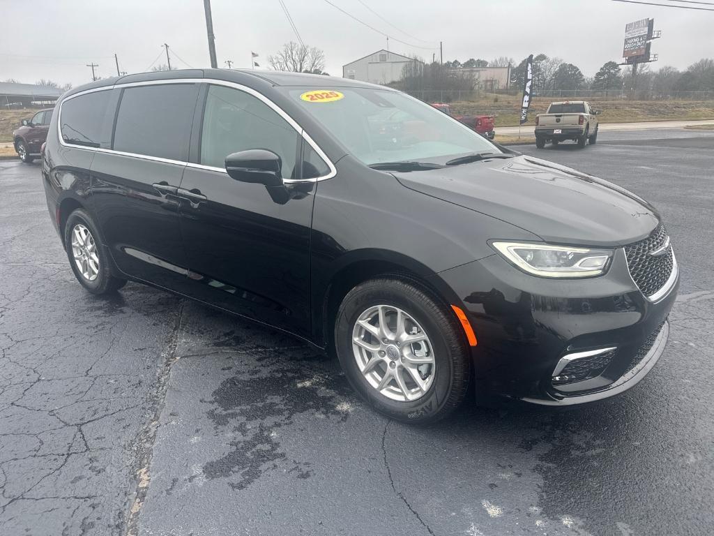 new 2025 Chrysler Pacifica car, priced at $43,645