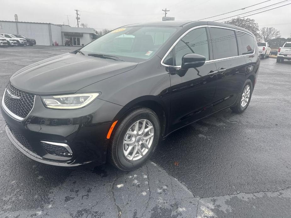 new 2025 Chrysler Pacifica car, priced at $43,645