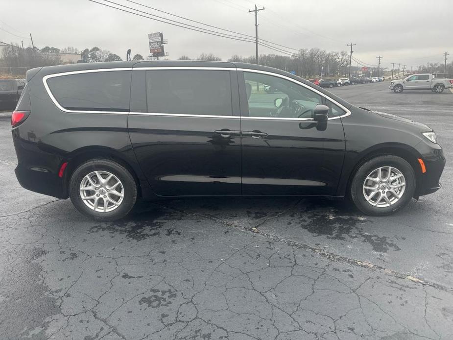 new 2025 Chrysler Pacifica car, priced at $43,645