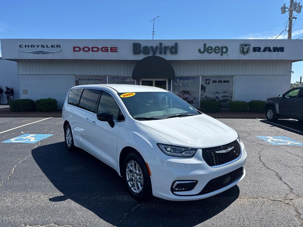 new 2025 Chrysler Pacifica car, priced at $45,725