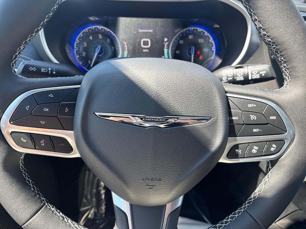 new 2025 Chrysler Pacifica car, priced at $45,725