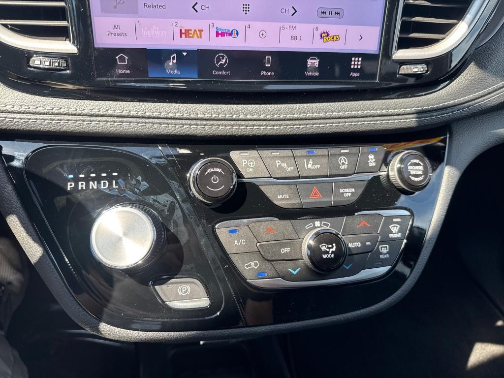 new 2025 Chrysler Pacifica car, priced at $45,725