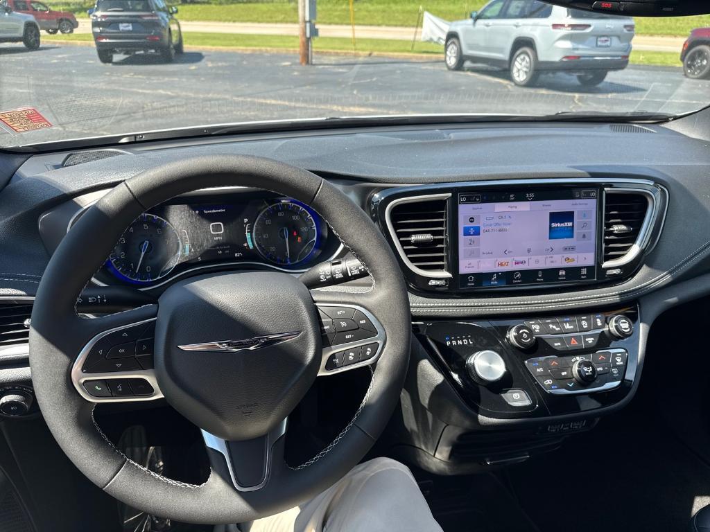 new 2025 Chrysler Pacifica car, priced at $45,725