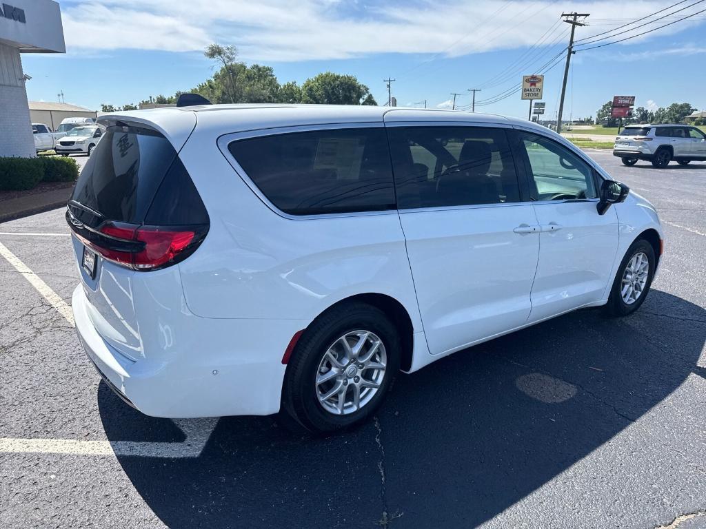 new 2025 Chrysler Pacifica car, priced at $45,725