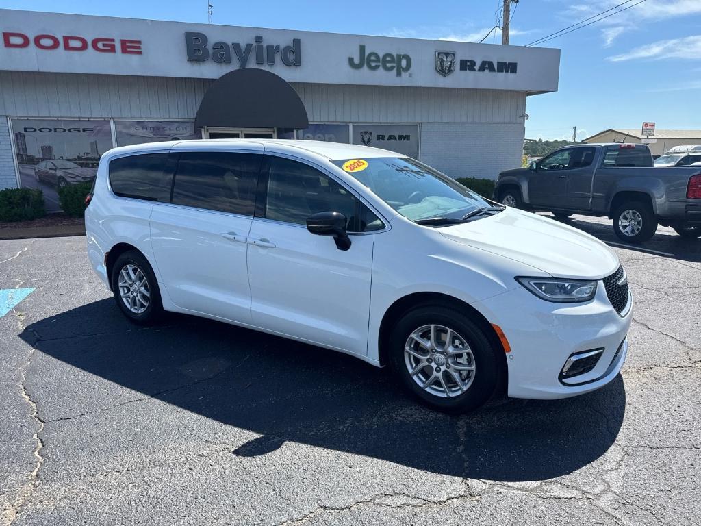 new 2025 Chrysler Pacifica car, priced at $45,725