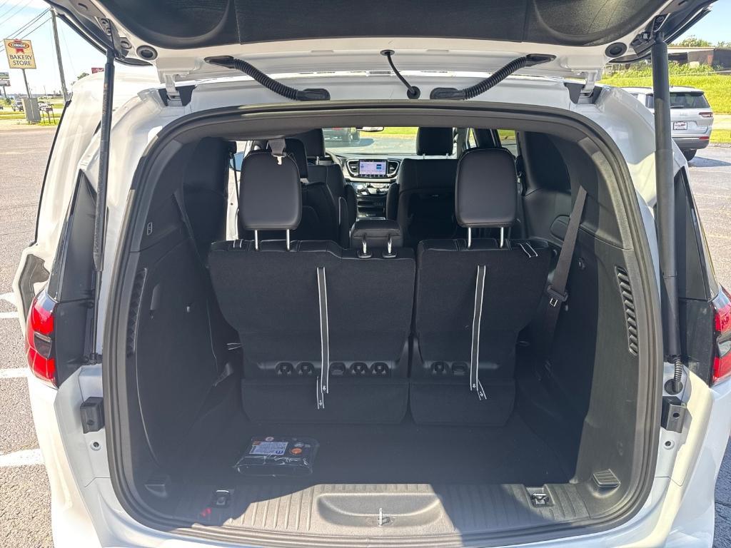 new 2025 Chrysler Pacifica car, priced at $45,725
