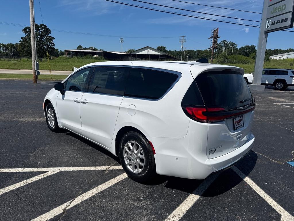 new 2025 Chrysler Pacifica car, priced at $45,725