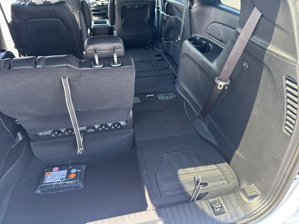 new 2025 Chrysler Pacifica car, priced at $45,725
