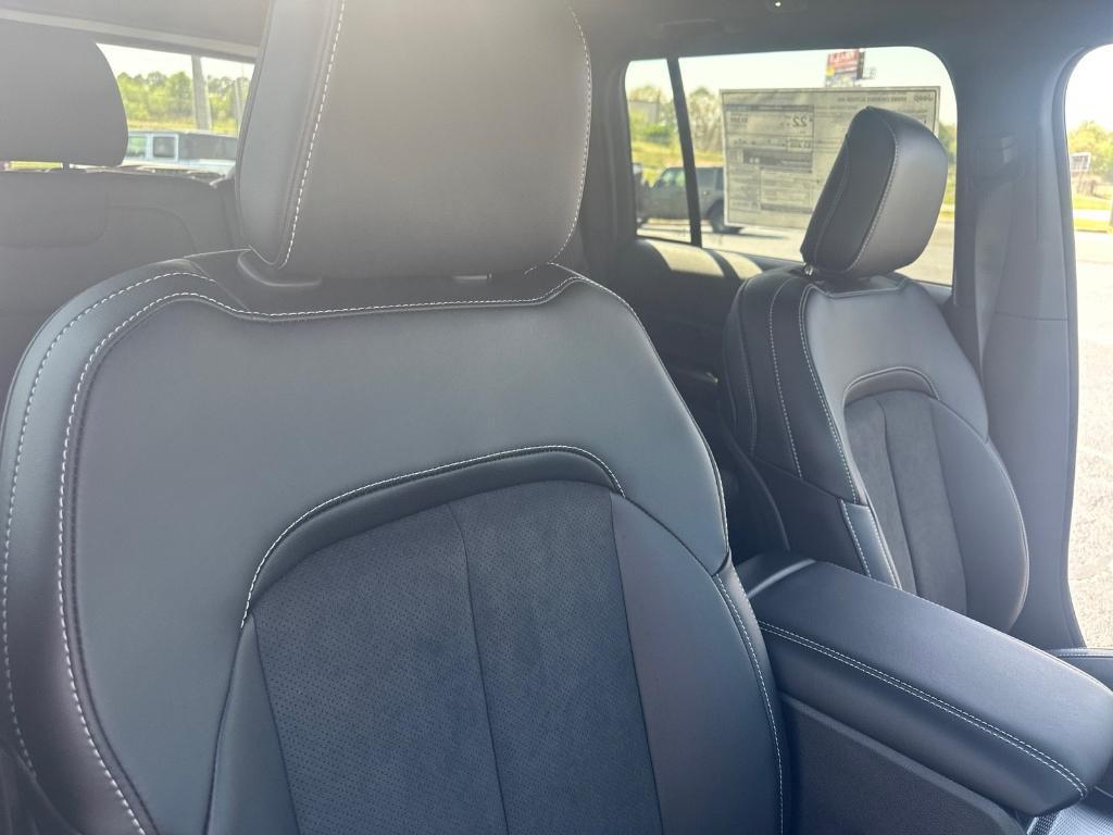 new 2025 Jeep Grand Cherokee car, priced at $47,675
