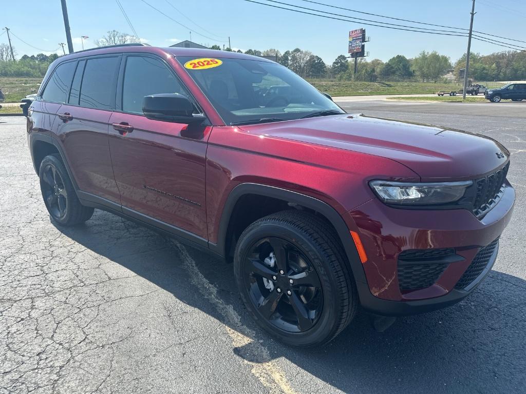 new 2025 Jeep Grand Cherokee car, priced at $45,782