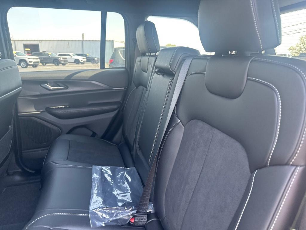 new 2025 Jeep Grand Cherokee car, priced at $45,782